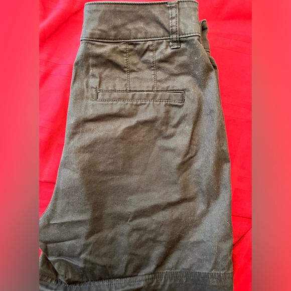 Gap- Girlfriend Khaki Shorts- Size 4 - Picture 4 of 4